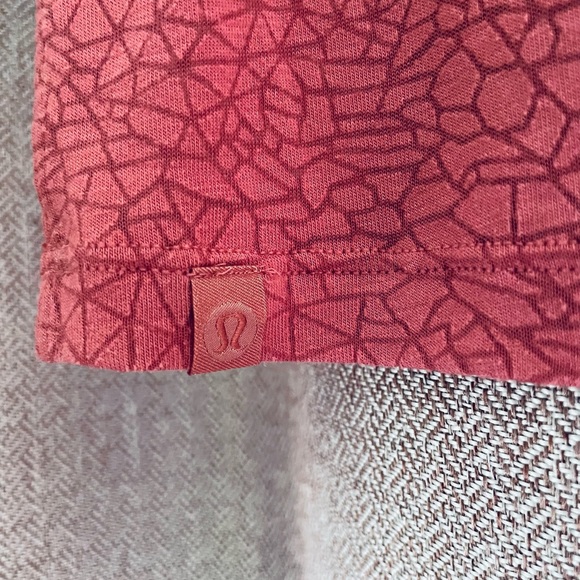 Lululemon Geometric-Pattern Coral Pink Tee - Picture 4 of 4